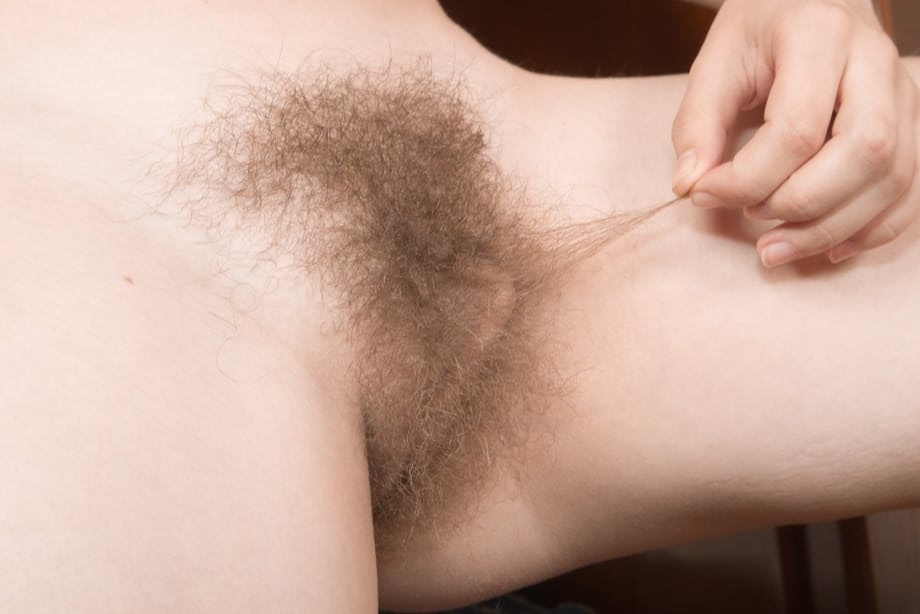 Short haired amateur Aria proudly displays her all natural cunt