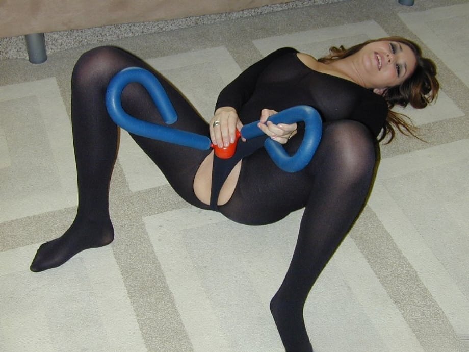 Beautiful girl Shay Laren gives jerkoff instructions in pantyhose