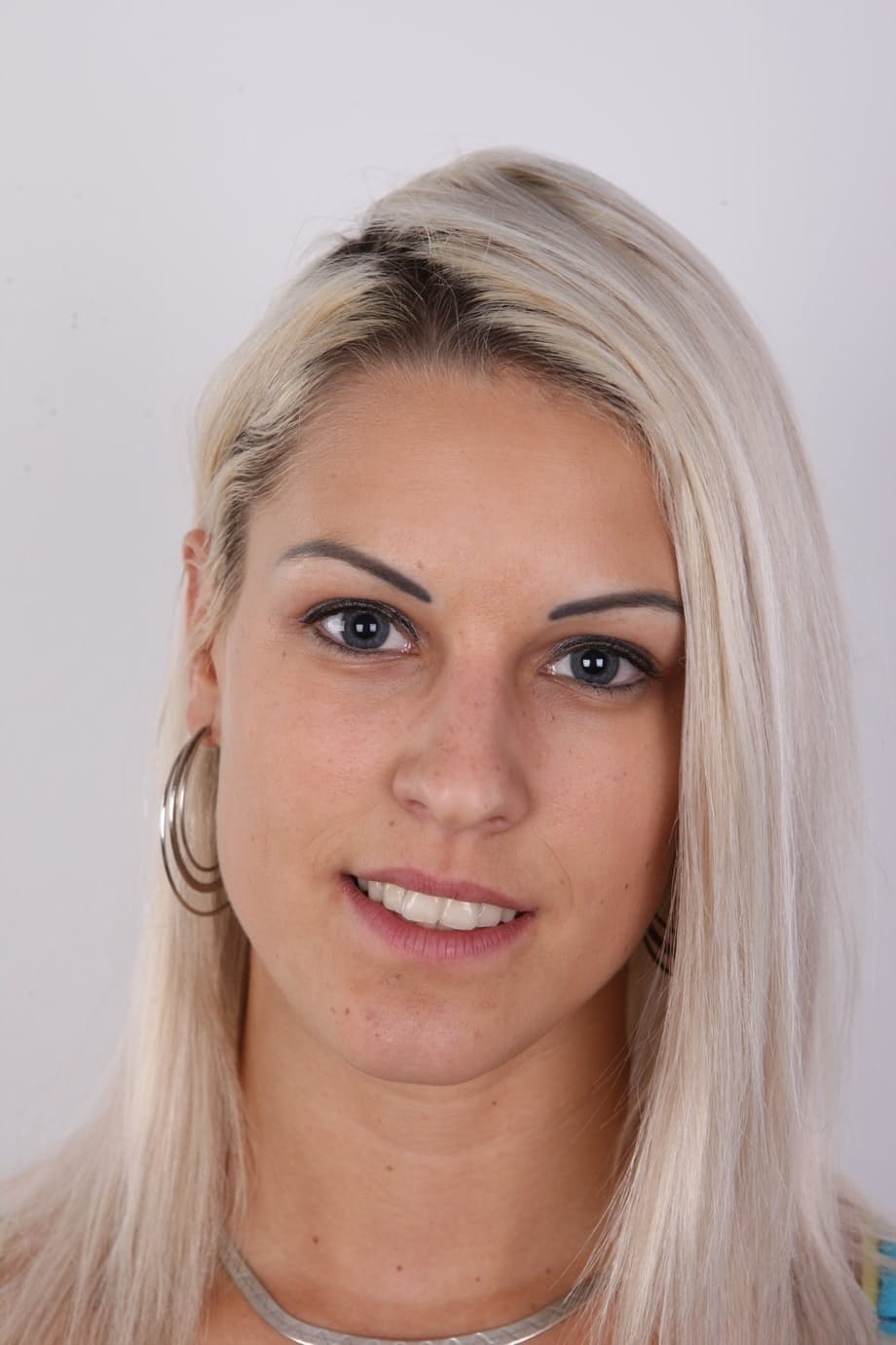 Platinum blonde amateur Beata reveals pussy piercing after getting undressed