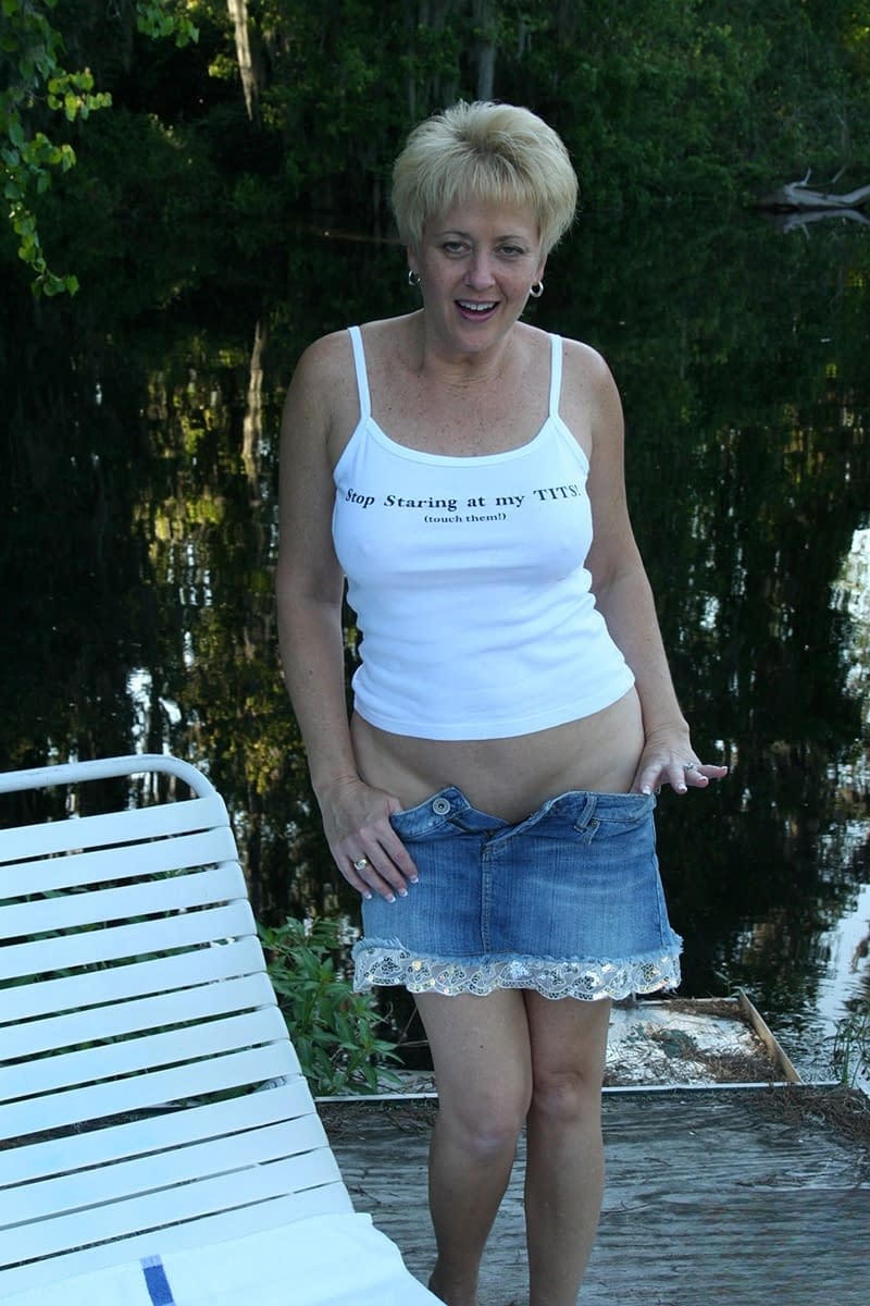 Sexy mature Tracy Lick unveils her great body in the yard to pet her pussy