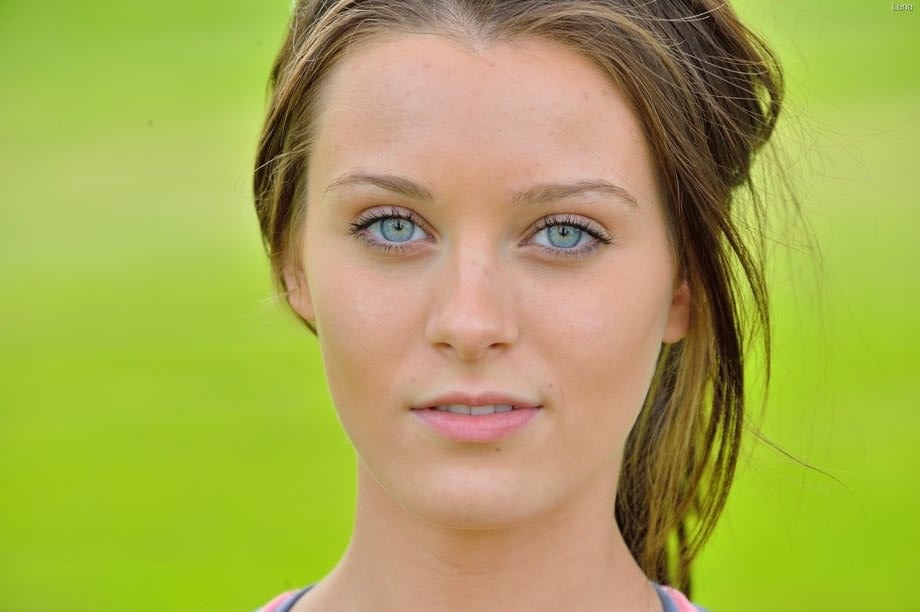 Fit chick strips off sports workout clothes to model naked on golf course