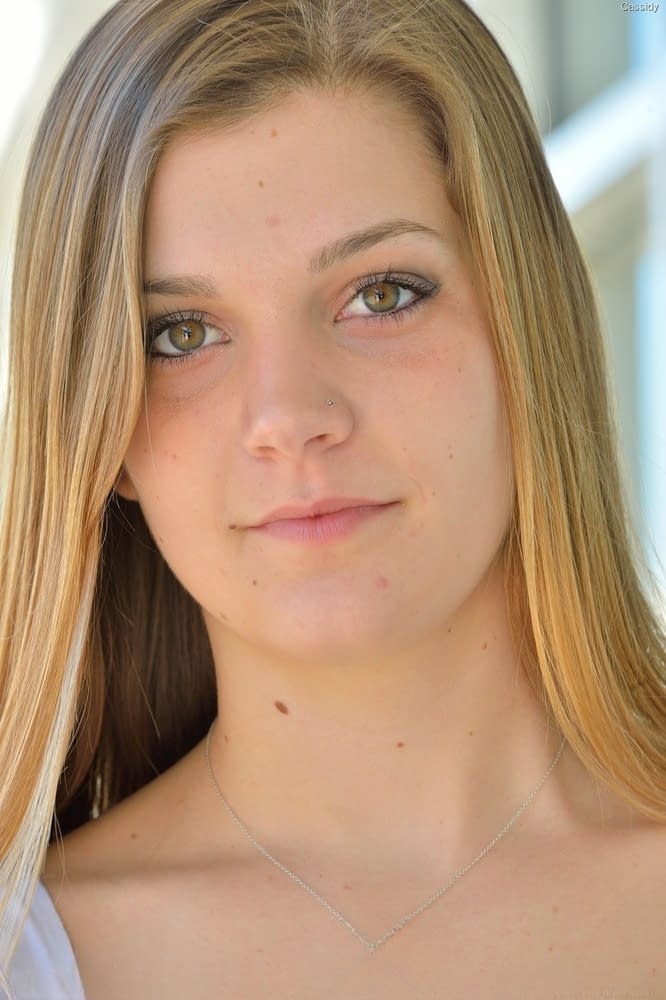 Pretty girl takes her friend's double dare to strip naked and pose in public