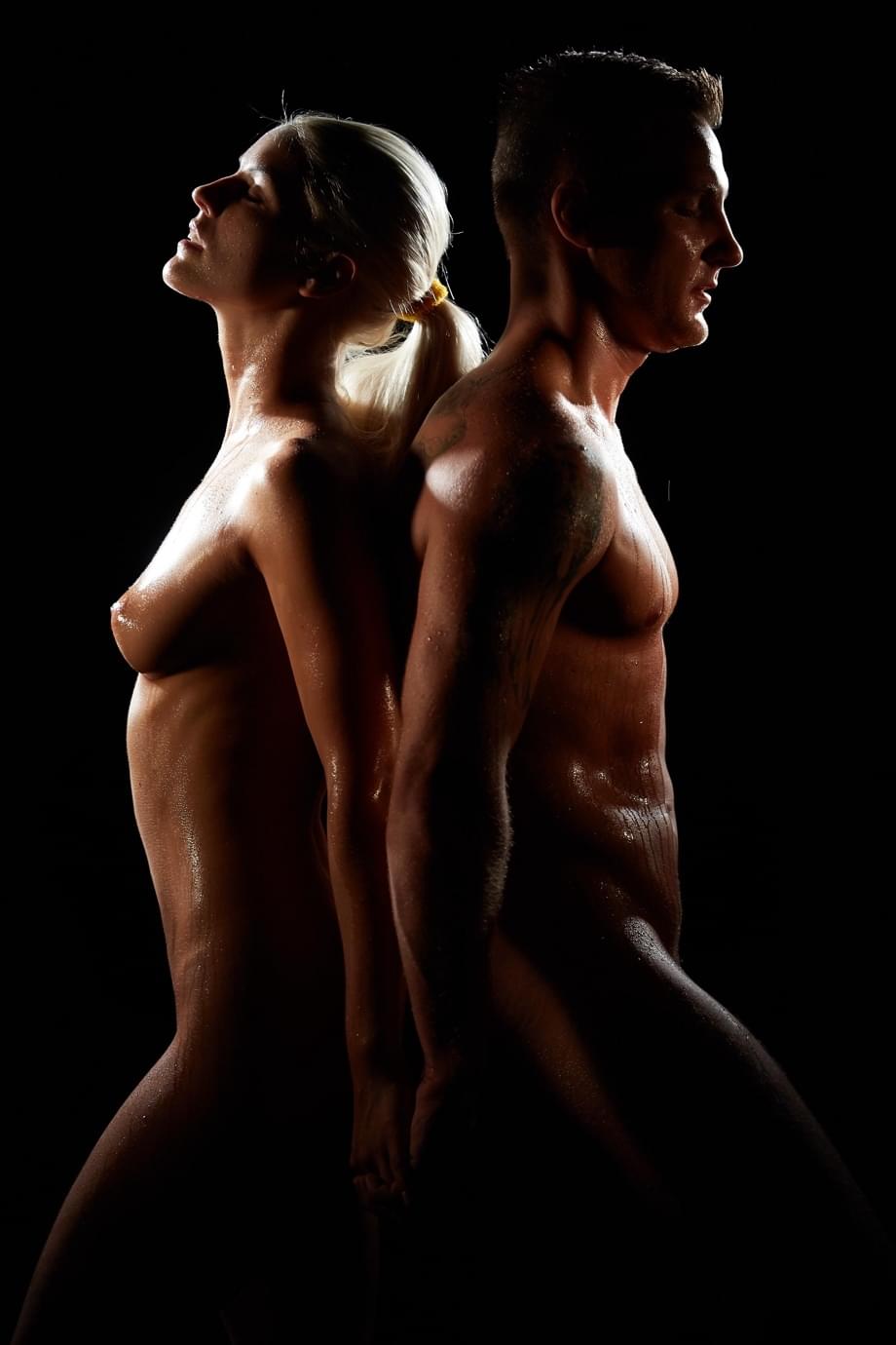 Naked couple engage in oral sex and fuck in the dark of the night