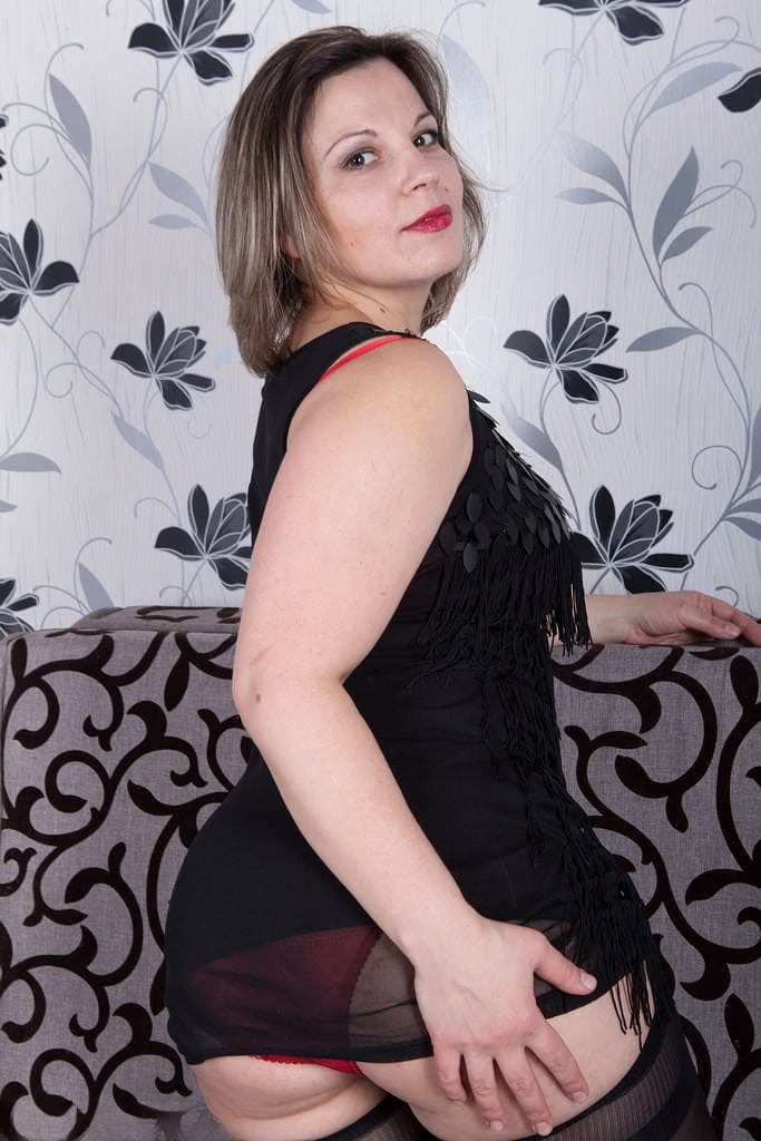 Pretty MILF Ellariya Rose flashes red sheer panties before peeling to spread