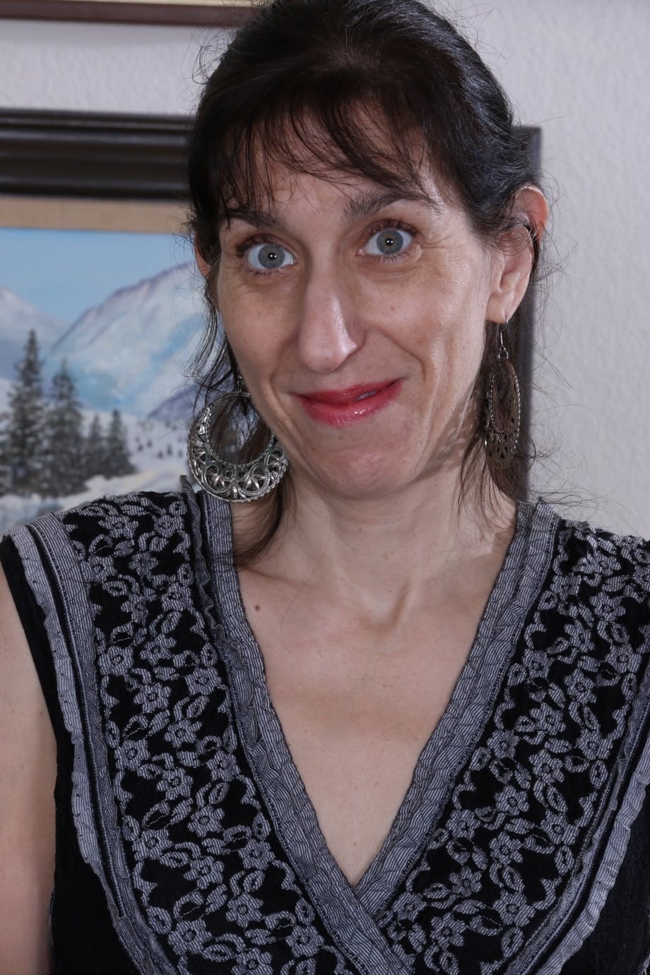 Old hag takes off all her clothes to make nude modelling debut