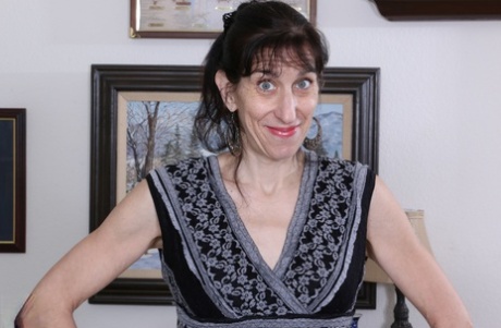 Old hag takes off all her clothes to make nude modelling debut