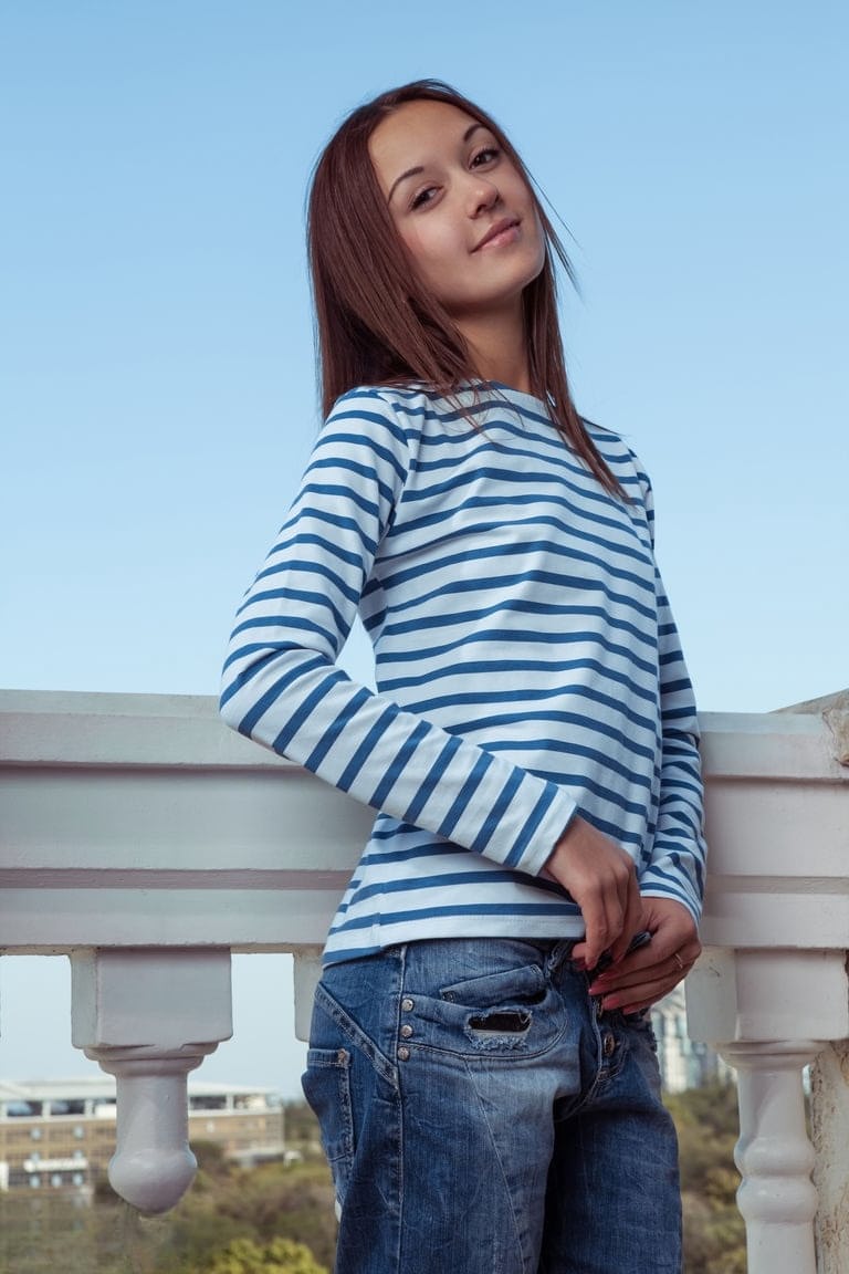 Sweet teen girl reveals her perfect ass and nearly flat chest too
