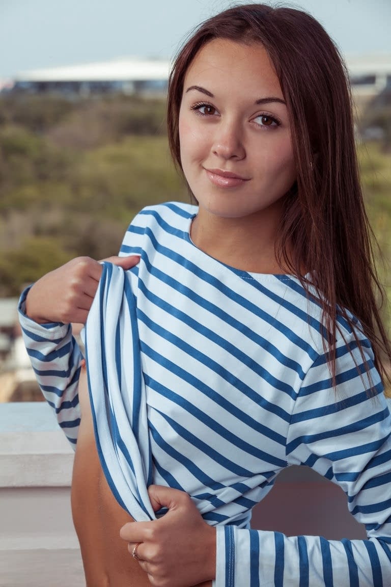 Sweet teen girl reveals her perfect ass and nearly flat chest too