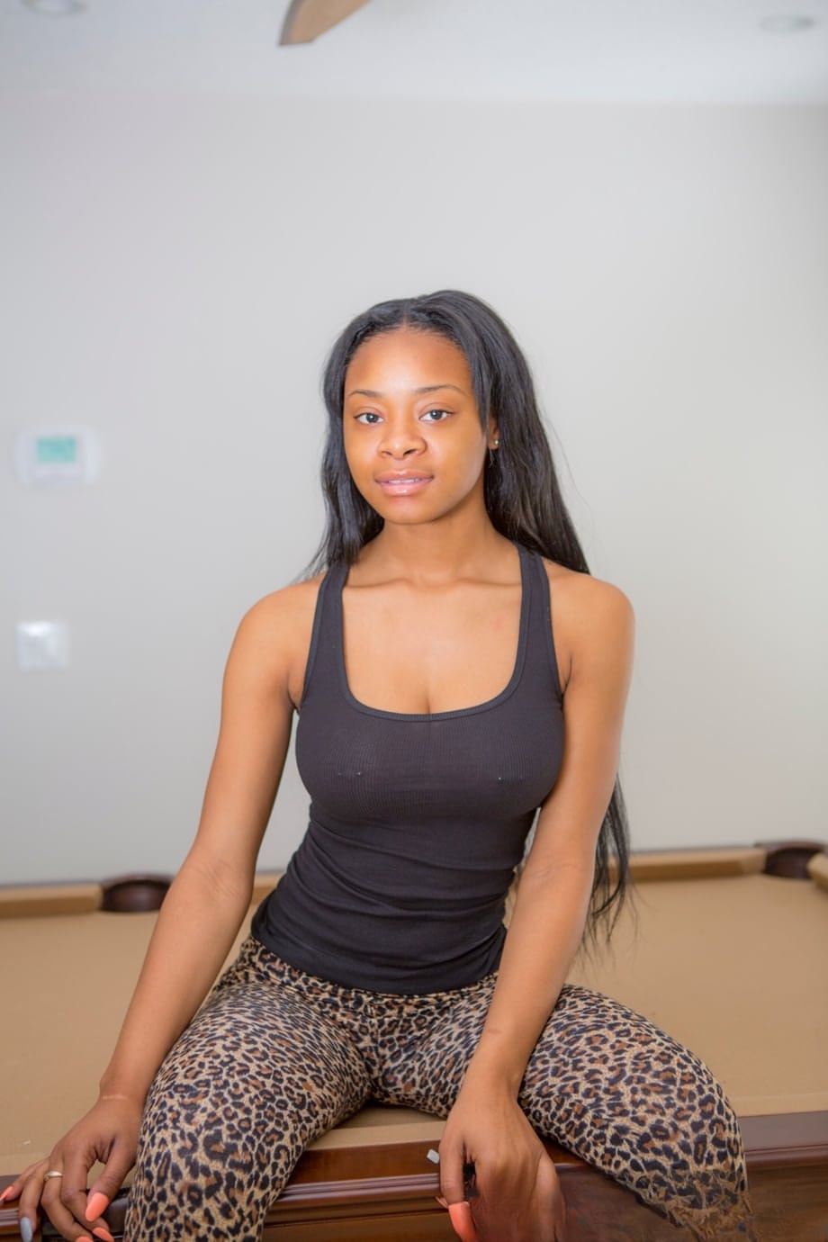 Busty hot ebony Mechelle shows her perfect tits and round chocolate ass