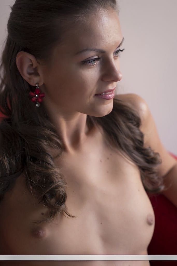 Slutty Sonya H spreading pussy wide open for a sizzling hot closeup view