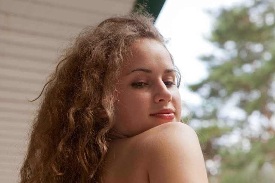 Pretty girl Wanda naked on the balcony boldly showing a hairy snatch