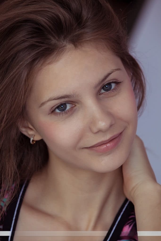 Ukrainian solo girl Emma Sweet creams herself while disrobing for nude poses