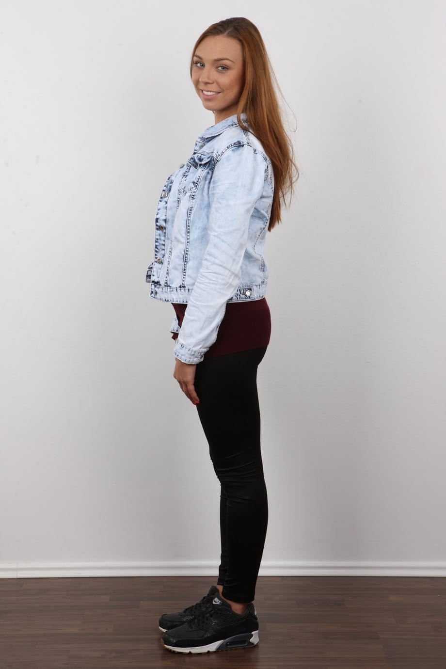 Pretty amateur Lucie strips away her jeans & panties to show her slender body