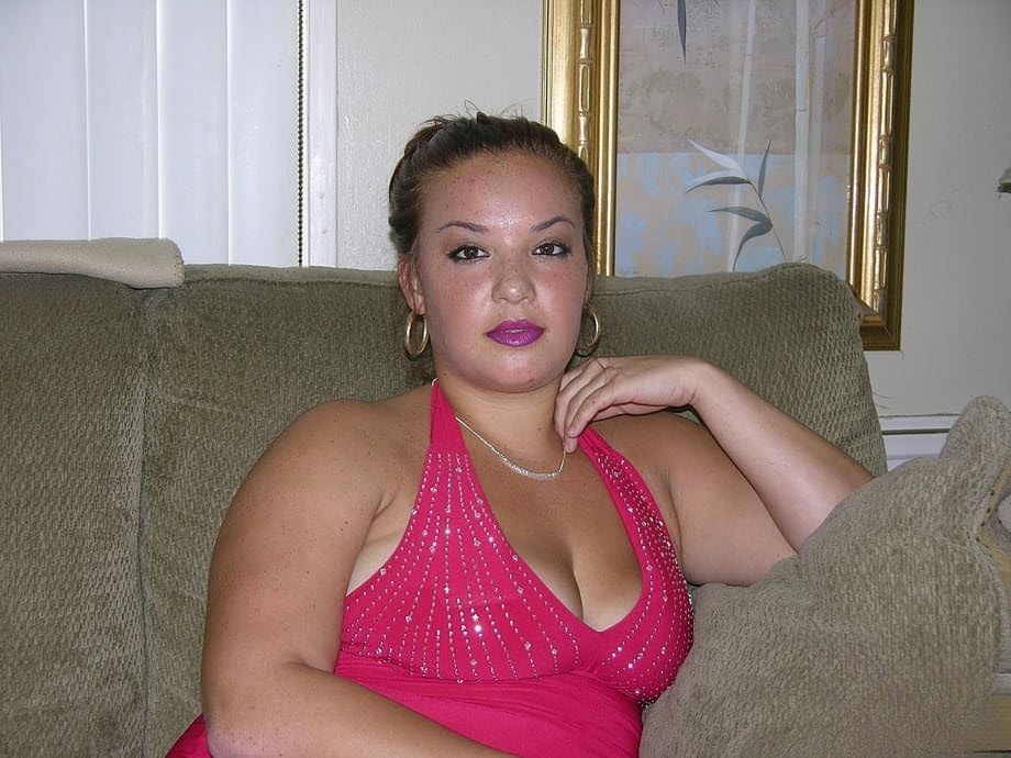 Amateur BBW Brittany K slips off her red dress to model totally naked at home