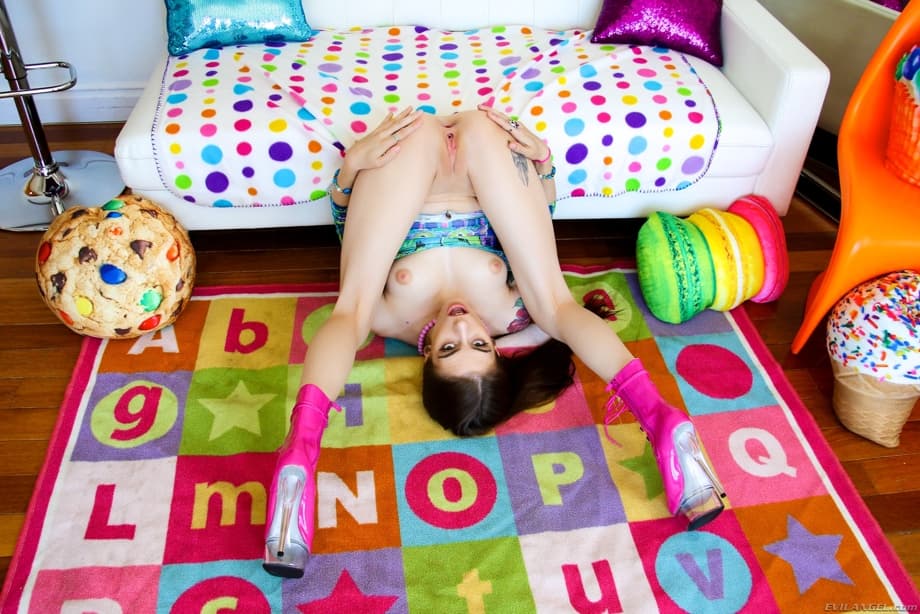 Hardcore girl Anna De Ville toys her ass to show off a huge anal gape
