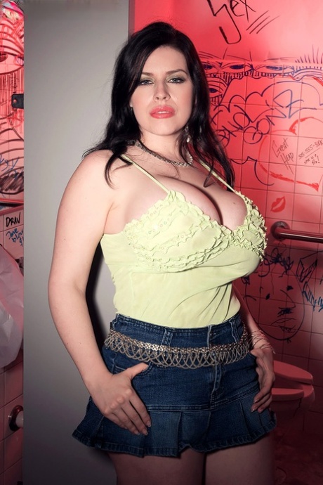 MILF Daphne Rosen whips out her knockers before seducing her man