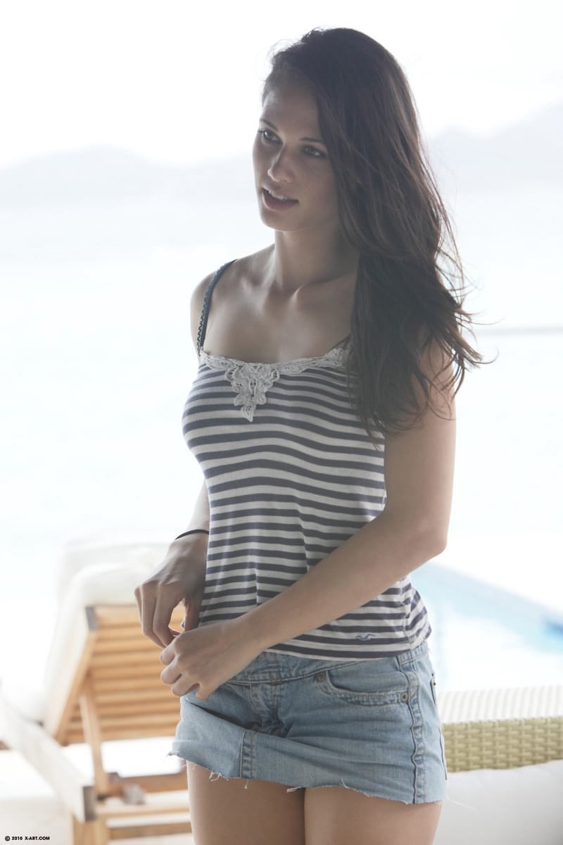 Horny Tiffany undressing to read her smutty book and masturbate her pussy