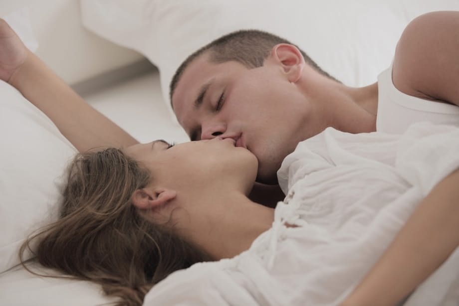 Gorgeous girlfriend Silvie wakes to boyfriend kissing and gets a morning bang