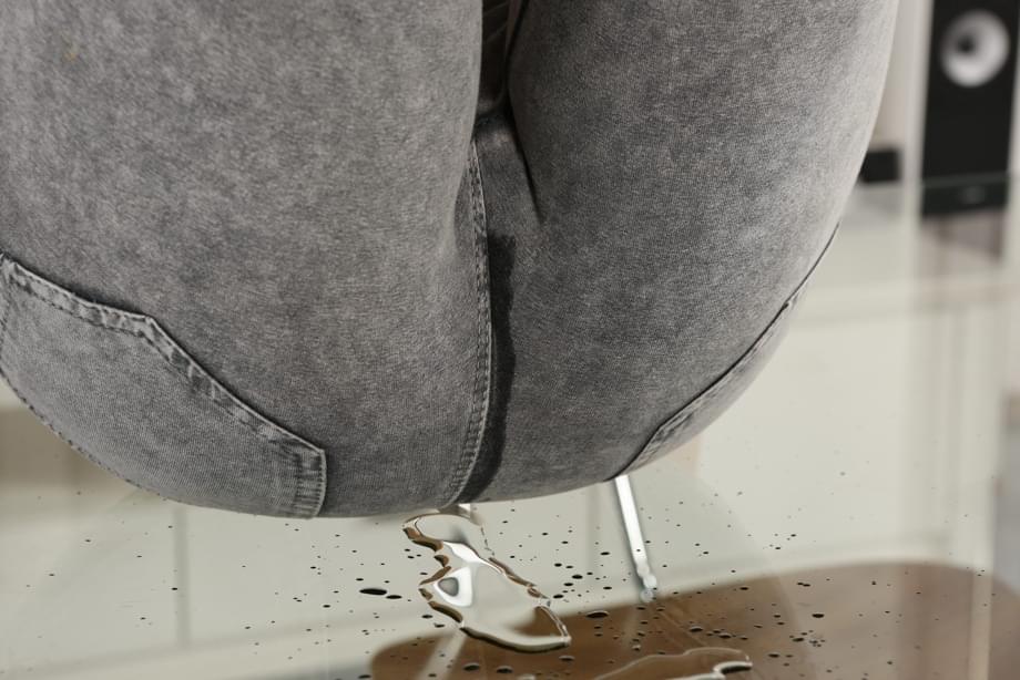 Watersport girl Lena Love wets her pants befoe peeing in a glass & drinking it