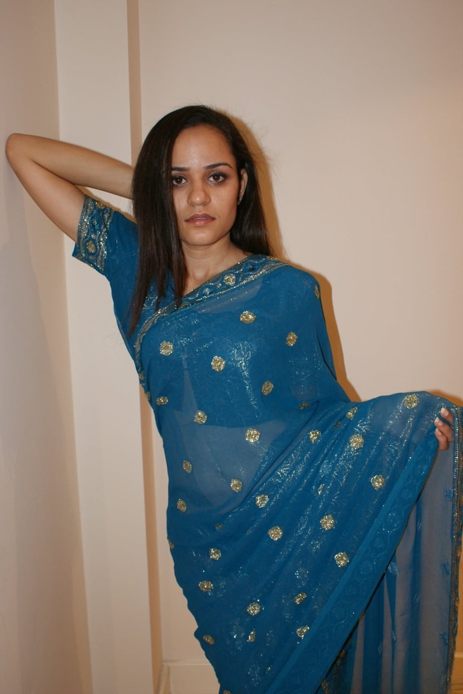 Indian solo girl removes her saree and bra to show off her small boobs