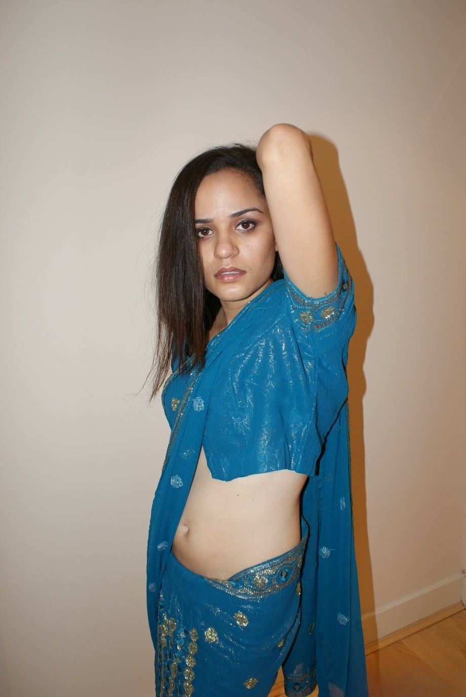 Indian solo girl removes her saree and bra to show off her small boobs