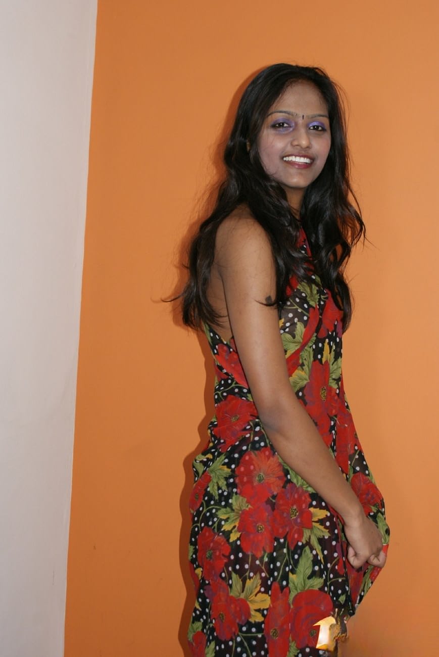 Indian solo girl bares her firm tits as she makes her nude modeling debut