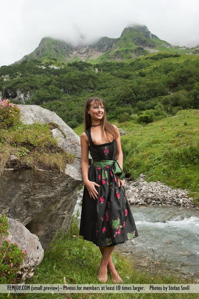 Gorgeous mountain miss Lorena G flashes naked upskirt while lounging outdoors