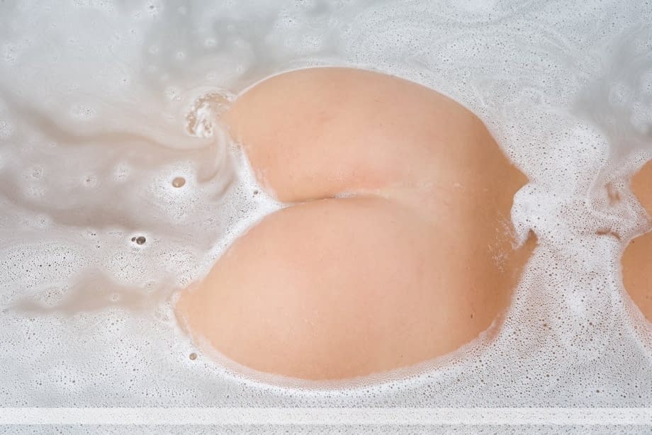Dirty blonde model Gina displays her nice ass as she gets in a bathtub