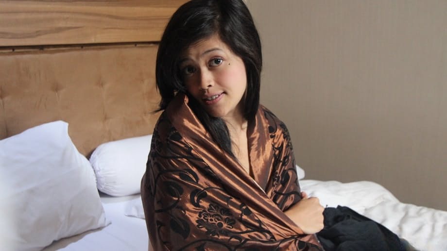 Indonesian teen with a wicked streak poses naked for the first time