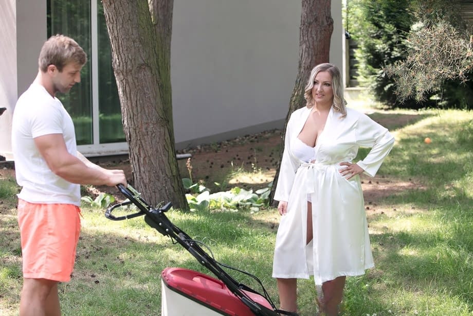 Blonde BBW Krystal Swift seduces a guy in hr robe and underthings
