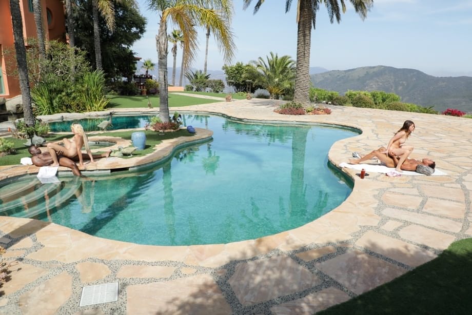 Hotties Quinn Wilde & Zoe Clark getting screwed at the pool
