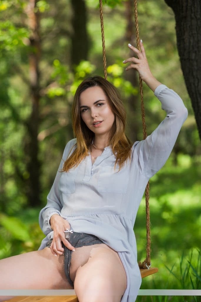 Erotic model Nasita strips under a tree to spreading naked & air horny pussy