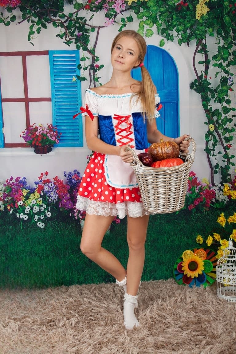 Cosplay cutie Flower sheds her costume to pose nude on her knees in socks