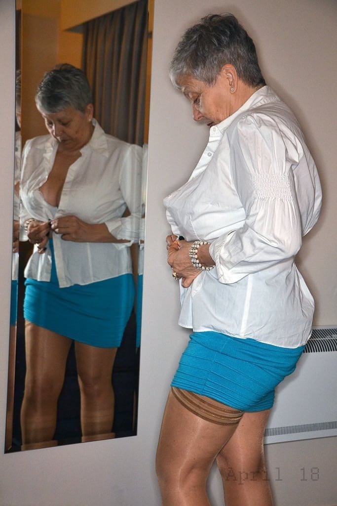 Hot granny Savana spreading wide open in cotton panties to flash mature pussy