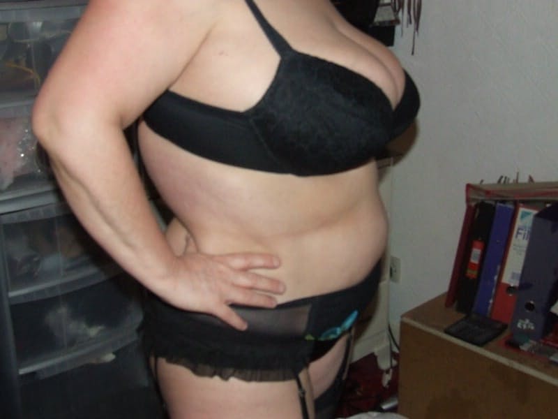 Granny Kinky Carol reveals her huge tits and phat ass in black lingerie