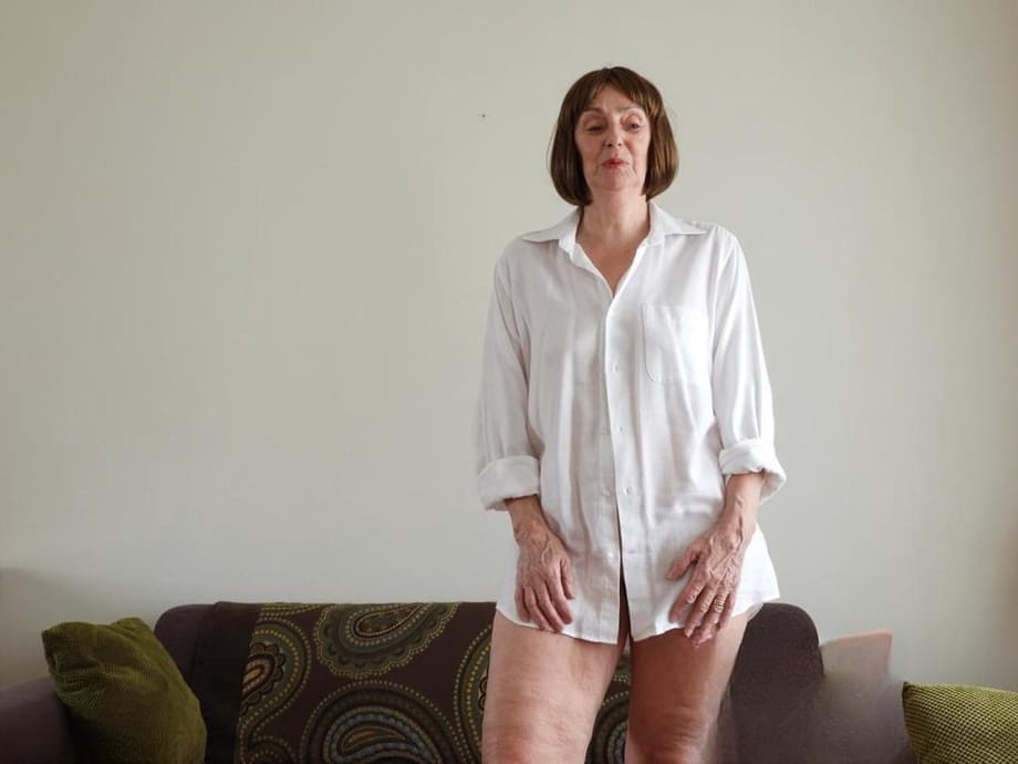 Hot mature granny Kat Kitty spreading legs & posing naked on her knees