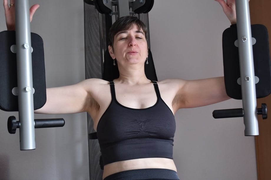 Fit older lady shows off her saggy tits while working out at the gym