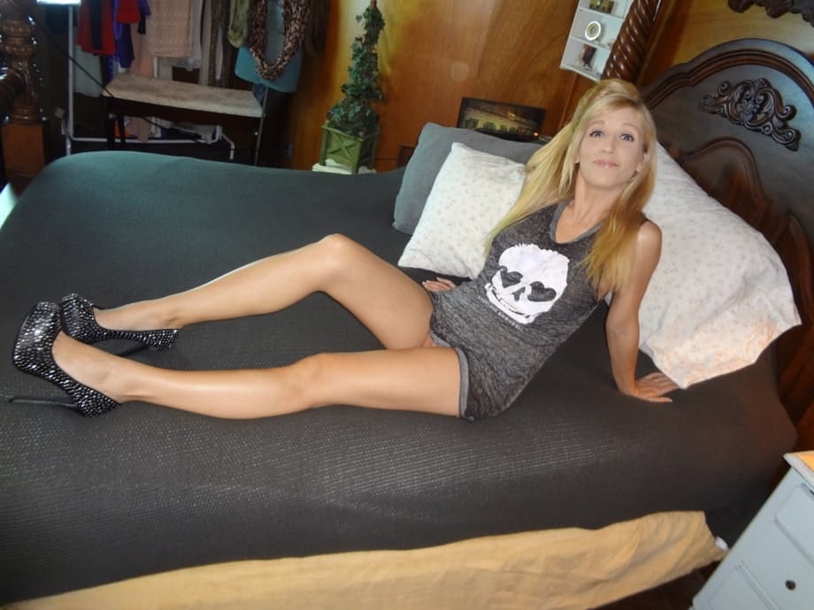 Petite MILF Jolene Devil moans with pleasure as she masturbates on the sofa