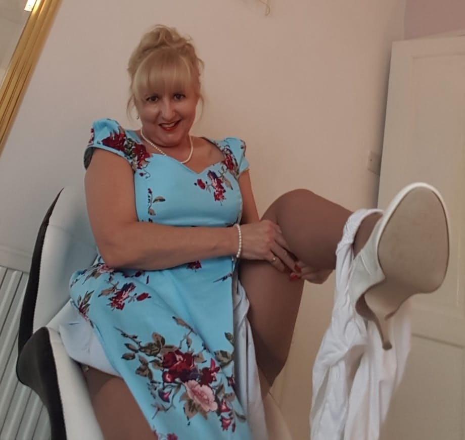 Classy mature Lorna Blu hiking dress to spread pussy lips & pinching nipples
