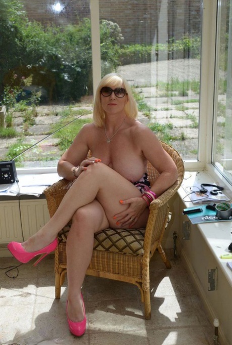 Busty mature MILF Melody gets on her knees to flash hot thong panty upskirt