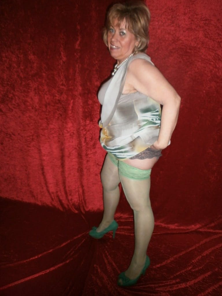 Chubby mature granny Caro in green stockings flashes lace panty cameltoe