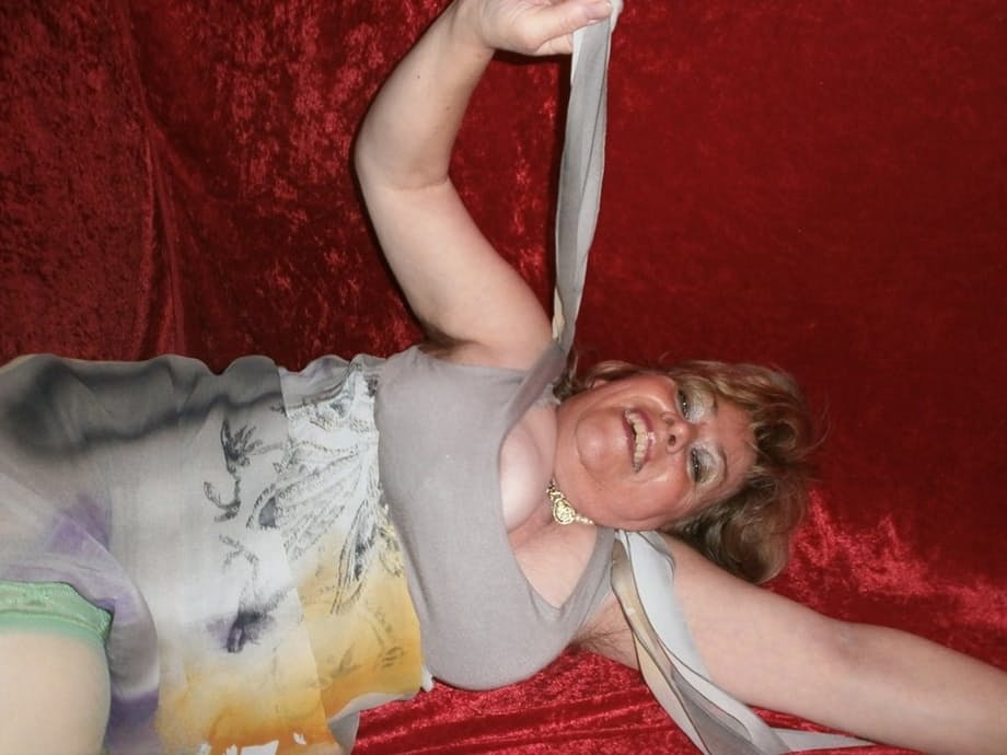 Chubby mature granny Caro in green stockings flashes lace panty cameltoe