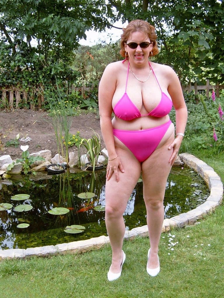 Brazen mature fatty Curvy Claire sheds bikini in the backyard to finger fuck
