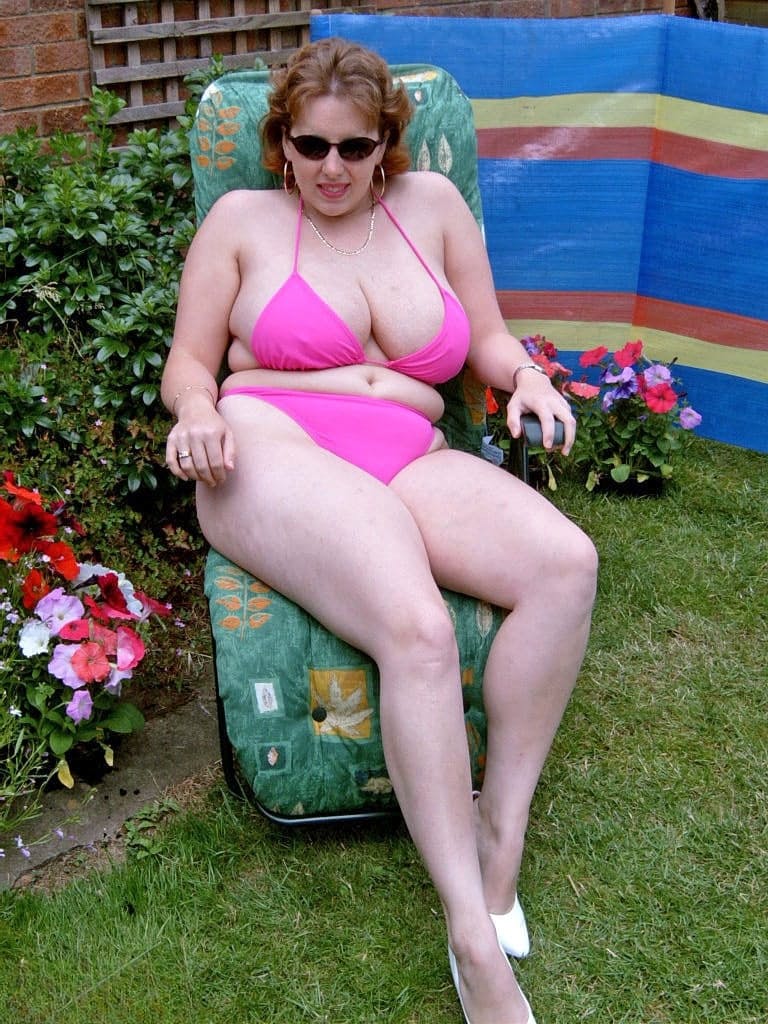 Brazen mature fatty Curvy Claire sheds bikini in the backyard to finger fuck