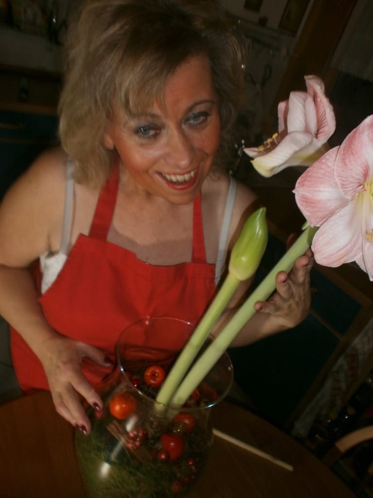 Slutty amateur housewife Caro could not resist masturbating in the kitchen