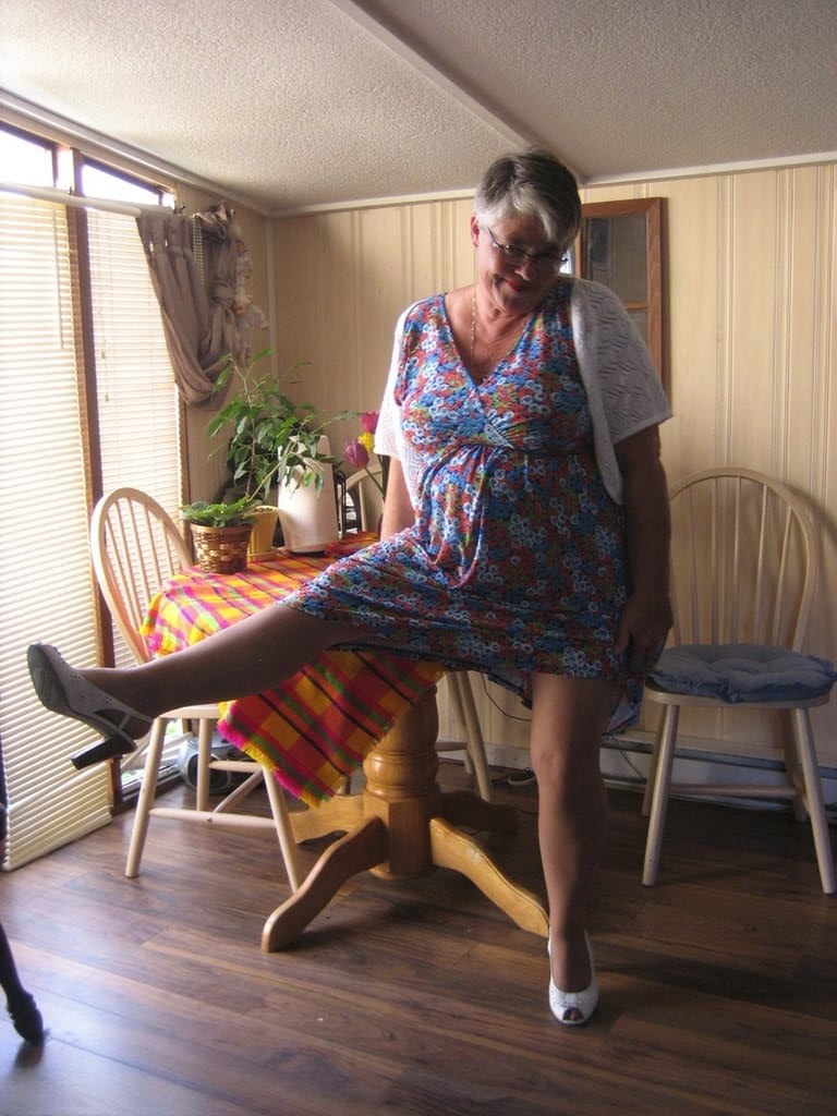 Fat granny Girdle Goddess exposes her huge boobs in a girdle and nylons