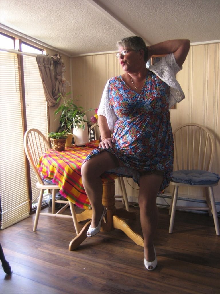Fat granny Girdle Goddess exposes her huge boobs in a girdle and nylons