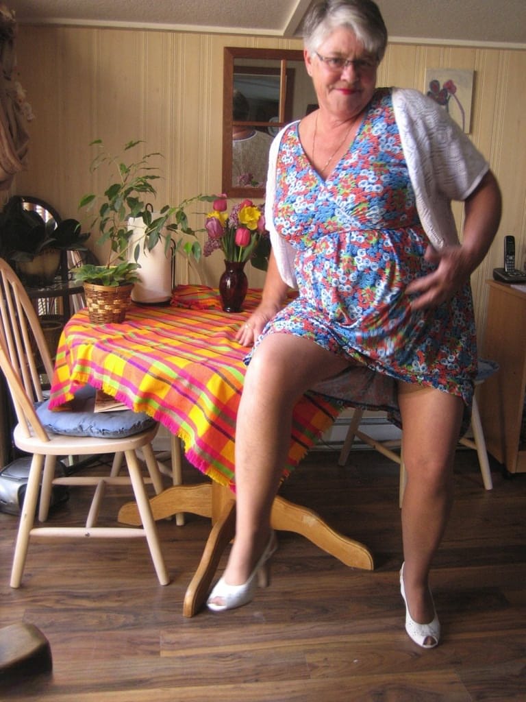 Fat granny Girdle Goddess exposes her huge boobs in a girdle and nylons