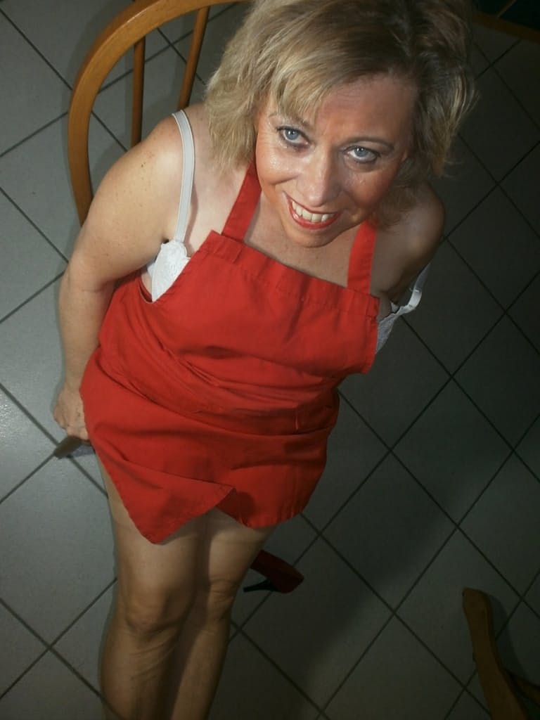 Horny oma Caro pleasures her pussy with a wooden spoon and a cucumber