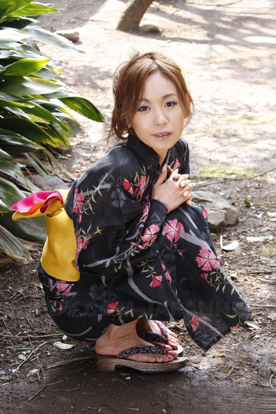 Japanese model Shuri Maihama removes upskirt panties in a kimono